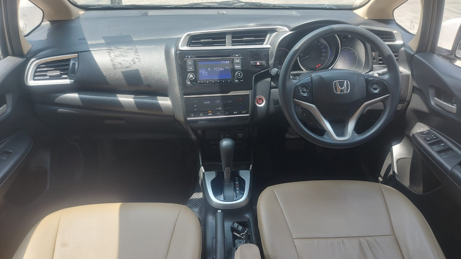 Honda Jazz(2015-2018) V At Petrol